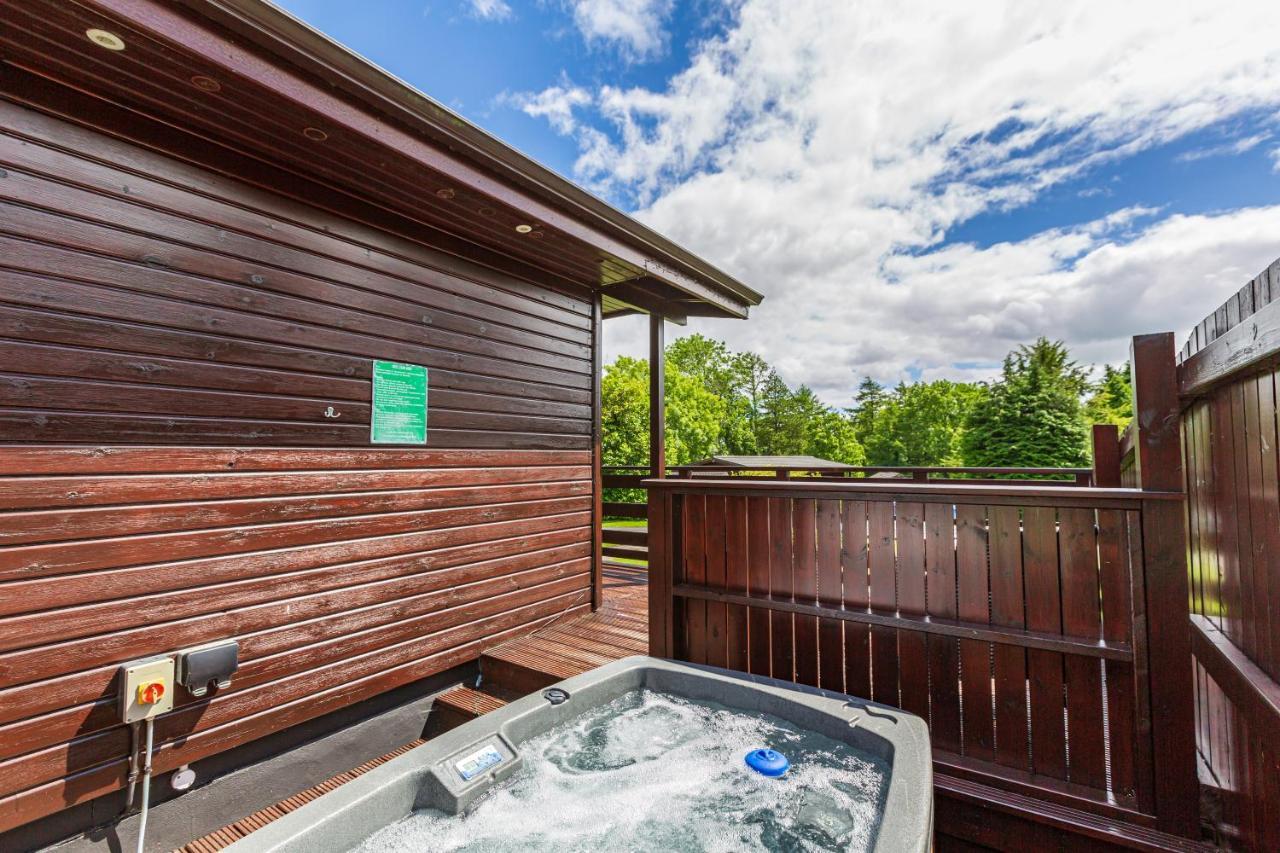 Bluebell Lodge 9 With Hot Tub Newton Stewart Bagian luar foto