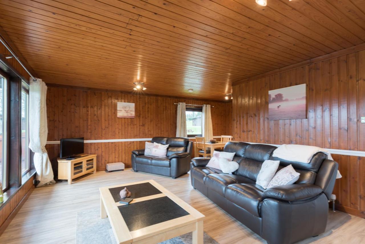 Bluebell Lodge 9 With Hot Tub Newton Stewart Bagian luar foto